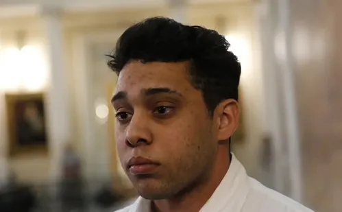 
          Imagem ilustrativa da imagem Por decisão da Justiça, ex-vereador Gabriel Monteiro deixa prisão
          