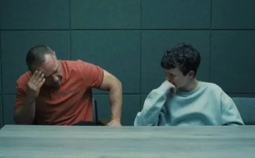 
          Imagem ilustrativa da imagem Por que 'Adolescência' será exibida nas escolas britânicas?
          