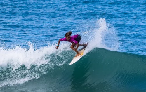 
          Imagem ilustrativa da imagem Porto de Galinhas recebe o maior evento de base do surfe brasileiro
          