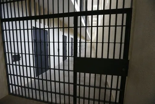 
          Imagem ilustrativa da imagem Possível fim da trégua entre PCC e CV é monitorada pelas autoridades
          