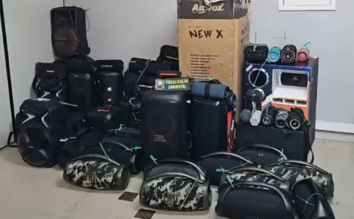 
          Imagem ilustrativa da imagem Prefeitura apreende cerca de 70 caixas de som durante o Carnaval de Vitória
          