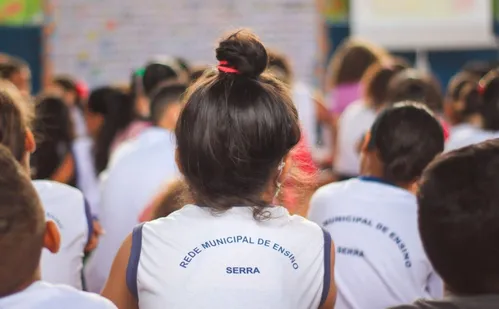 
          Imagem ilustrativa da imagem Prefeitura da Serra convoca mais de 400 professores concursados para rede municipal
          