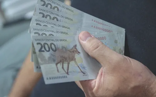 
          Imagem ilustrativa da imagem Prefeituras pedem mudança no projeto da isenção do Imposto de Renda
          