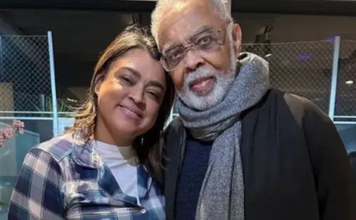 
          Imagem ilustrativa da imagem Preta Gil se declara ao pai após dueto em SP: 'Sentir na pele tudo o que vivemos'
          