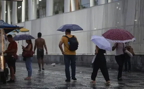 
          Imagem ilustrativa da imagem Previsão de chuva forte leva Rio a montar plano de prevenção
          