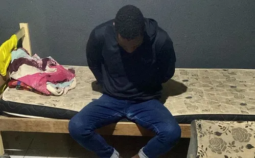 
          Imagem ilustrativa da imagem Procurado por furto e estupro é preso após invadir loja e ameaçar funcionária no ES
          