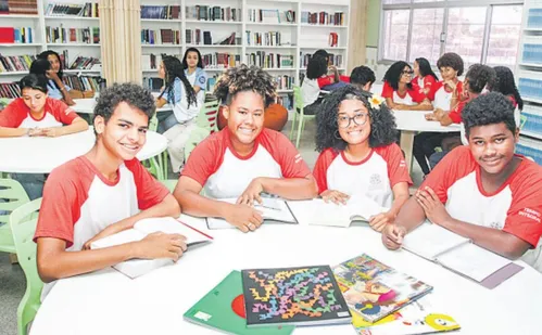 
          Imagem ilustrativa da imagem Proibição do celular já melhora o aprendizado, dizem professores
          