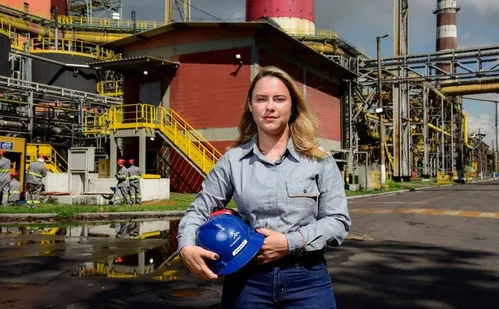 
          Imagem ilustrativa da imagem Protagonismo feminino: mais mulheres na chefia e em cargos de alto risco
          