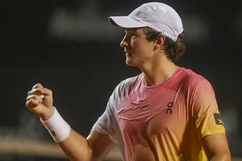 
          Imagem ilustrativa da imagem Quais torneios João Fonseca deve perder enquanto tira férias e se prepara para temporada de saibro
          