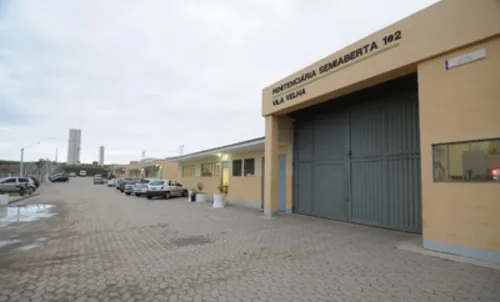 
          Imagem ilustrativa da imagem Quase 2 mil detentos terão direito à "saidinha" de Dia das Mães no ES
          