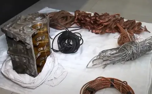 
          Imagem ilustrativa da imagem Quatro donos de ferros-velhos detidos em ação contra roubo de fios de cobre no ES
          