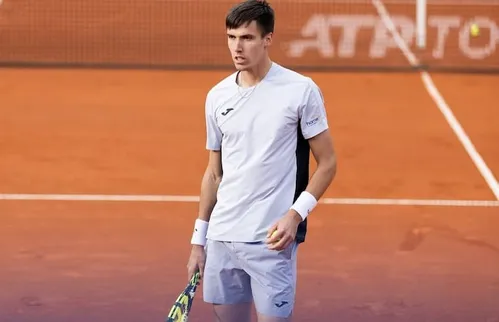 
          Imagem ilustrativa da imagem Quem é Fabian Marozsan? Conheça adversário de João Fonseca na estreia do Masters de Roma
          