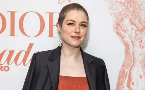 
          Imagem ilustrativa da imagem Quem foi Émilie Dequenne, atriz que morreu com câncer raro aos 43 anos
          