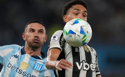 
          Imagem ilustrativa da imagem Racing bate Botafogo e sai na frente na disputa da Recopa Sul-Americana
          