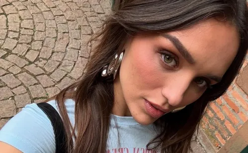 
          Imagem ilustrativa da imagem Rafa Kalimann explica sumiço das redes sociais: 'Muito foco'
          