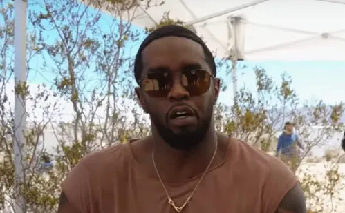 
          Imagem ilustrativa da imagem Rapper Diddy recebe nova acusação de tráfico humano e violência sexual
          