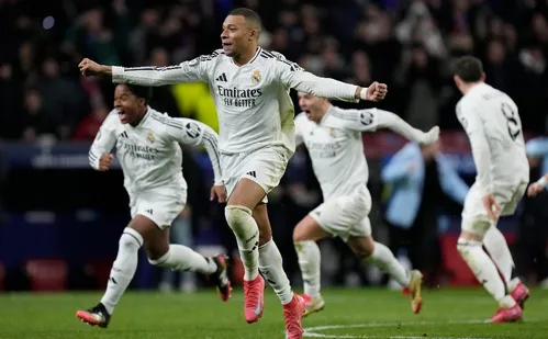 
          Imagem ilustrativa da imagem Mbappé supera primeiro ano de Ronaldo Fenômeno no Real Madrid
          