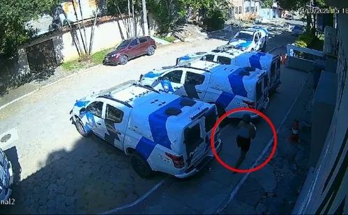
          Imagem ilustrativa da imagem Recém-nascida é salva de engasgo por policial em Vila Velha
          