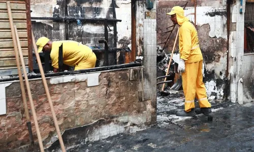 
          Imagem ilustrativa da imagem Recife: auxílio de R$ 3 mil para comerciantes do Mercado da Madalena após incêndio
          