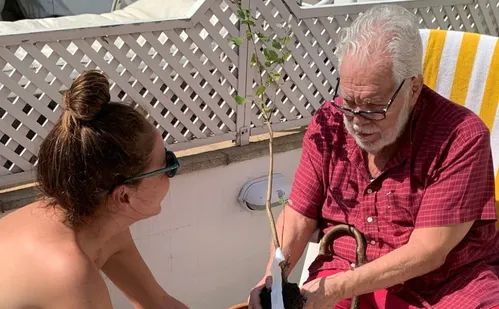 
          Imagem ilustrativa da imagem Recluso, Manoel Carlos reaparece em foto publicada pela filha
          