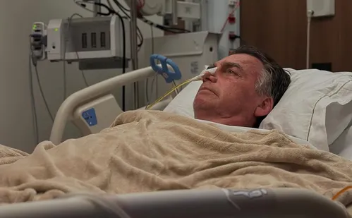 
          Imagem ilustrativa da imagem Recuperação longa: após cirurgia, Bolsonaro fica em UTI, sem previsão de alta
          