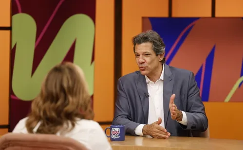 
          Imagem ilustrativa da imagem Reforma do IR cria constrangimento moral para super-ricos, diz Haddad
          