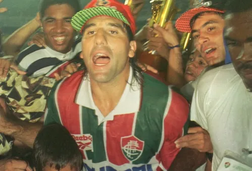 
          Imagem ilustrativa da imagem Renato Gaúcho volta a SP de namoro reatado com o Flu e anos após esnobar o São Paulo
          