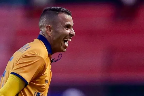 
          Imagem ilustrativa da imagem Retrô vence o Maguary e vai encarar o Sport na final do pernambucano
          