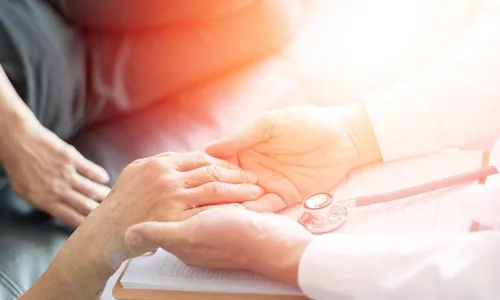 
          Imagem ilustrativa da imagem Rigidez abdominal levou à descoberta do Parkinson: a história de Maria Fátima
          