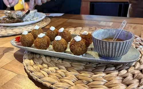 
          Imagem ilustrativa da imagem Roteiro gastronômico nas montanhas do ES: cervejas, hambúrgueres e sabores locais
          