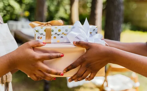 
          Imagem ilustrativa da imagem Roupas e calçados entre os itens mais vendidos para o Dia das Mães
          