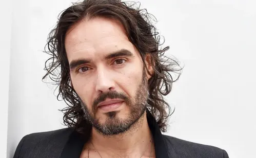 
          Imagem ilustrativa da imagem Russell Brand se defende de acusações de agressão sexual
          