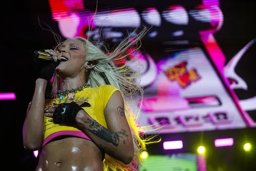 
          Imagem ilustrativa da imagem Sábado à noite foi de tradição e diversidade no palco do Marco Zero
          