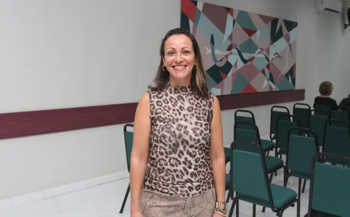 
          Imagem ilustrativa da imagem Saúde mental da mulher médica: “Precisamos cuidar de quem cuida”, diz psiquiatra
          