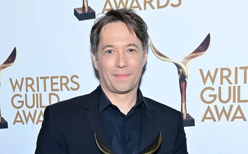 
          Imagem ilustrativa da imagem Sean Baker, diretor de 'Anora', é acusado de plágio em série de postagens online
          