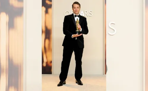 
          Imagem ilustrativa da imagem Sean Baker vence o Oscar de melhor diretor por 'Anora'
          