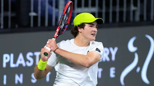 
          Imagem ilustrativa da imagem João Fonseca volta sem brilho de férias e vai para Roland Garros com derrotas e atuações ruins
          