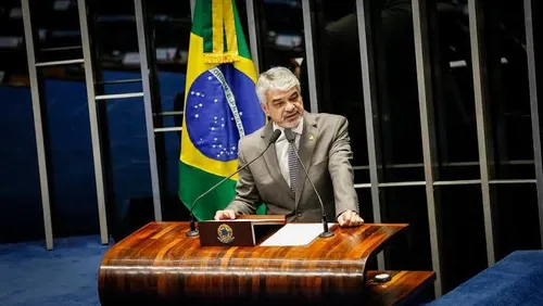 
          Imagem ilustrativa da imagem Senador Humberto apresenta notícia-crime contra deputado que desejou morte de Lula
          