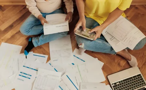 
          Imagem ilustrativa da imagem Serasa dá auxílio-dívida de R$ 100 para quitar dívida
          