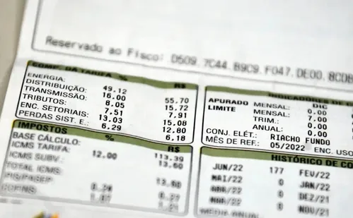 
          Imagem ilustrativa da imagem Silveira propõe isenção da conta de luz para até 60 milhões de brasileiros
          