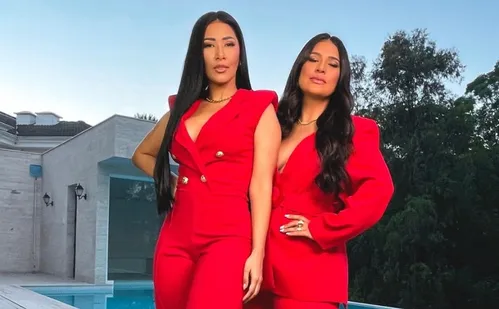 
          Imagem ilustrativa da imagem Simone fala sobre relação com Simaria após fim da dupla: 'Estamos grudadas'
          