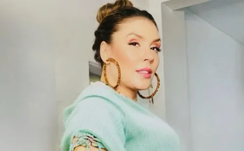 
          Imagem ilustrativa da imagem Simony detalha tratamento contra o câncer e diz que cicatriz remete a vitória
          