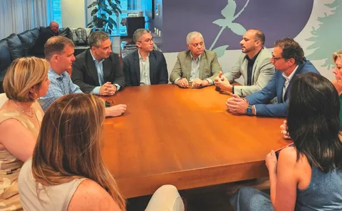 
          Imagem ilustrativa da imagem Sindicatos da educação particular do ES chegam a acordo para liberar R$ 150 milhões
          