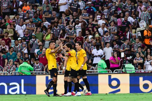 
          Imagem ilustrativa da imagem Sport perde de virada para o Fluminense no último minuto
          