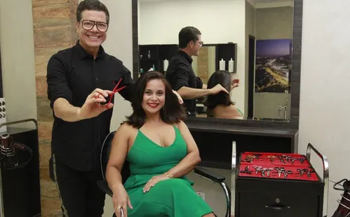 
          Imagem ilustrativa da imagem Tendência capilar: cabelos repicados, tons quentes e franja dominam a estação
          