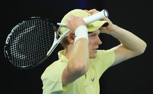 
          Imagem ilustrativa da imagem Tenista número 1 do mundo é suspenso após ser pego em testes de doping
          