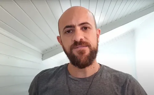 
          Imagem ilustrativa da imagem Tiba Camargos tem cirurgia adiada após complicações; entenda
          