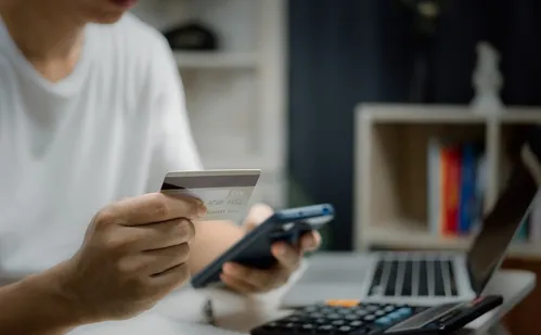 
          Imagem ilustrativa da imagem Trabalhadores podem pedir novo consignado direto com bancos a partir desta sexta
          