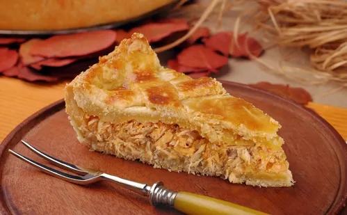 
          Imagem ilustrativa da imagem Três pessoas estão na UTI após comerem torta supostamente envenenada em BH
          