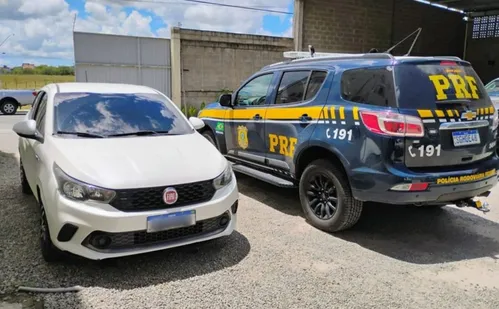 
          Imagem ilustrativa da imagem Três veículos clonados são apreendidos em menos de duas horas na BR-101
          